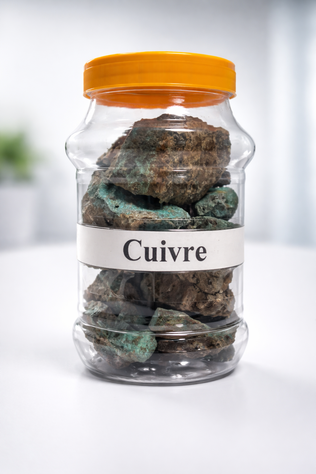 services-01 Pot De Cuivre Sur Fond Neutre